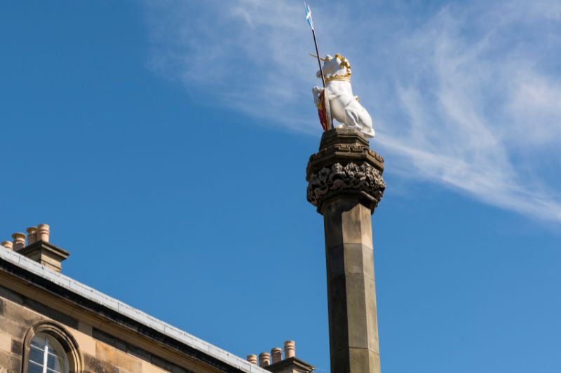 The Mercat Cross at St Giles' Cathedral shows a unicorn at the top